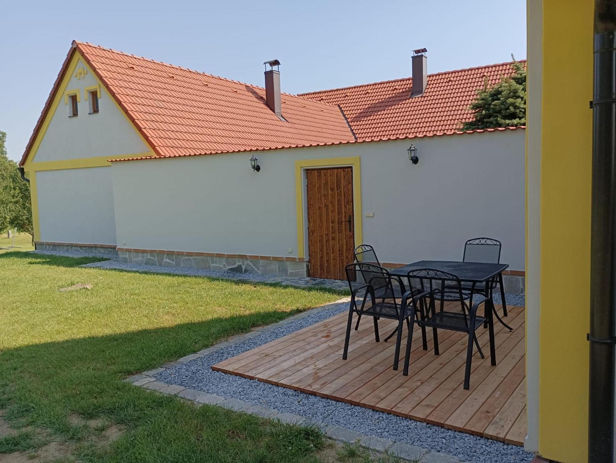Apartman Na Statku Jílovice Exterior photo